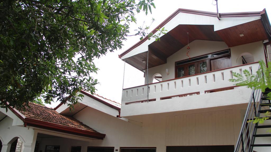 Desitha Family House Hotel มิริสซา ภายนอก รูปภาพ