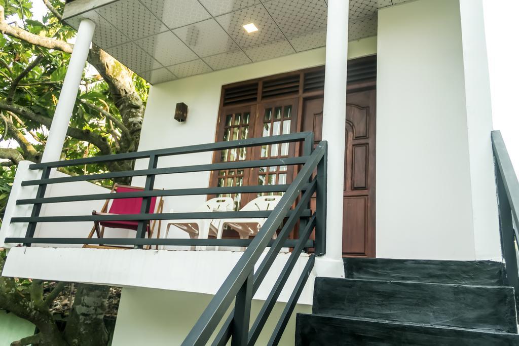 Desitha Family House Hotel มิริสซา ภายนอก รูปภาพ