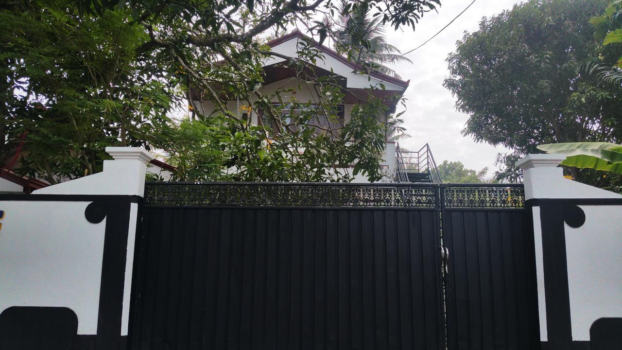 Desitha Family House Hotel มิริสซา ภายนอก รูปภาพ